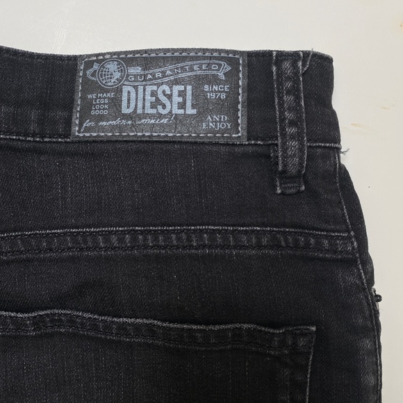 Sz26 / Diesel ‘Widee’ Cropped Distressed Jeans - Picture 7 of 16